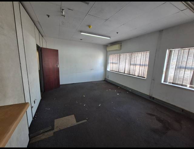 7,250M² INDUSTRIAL YARD TO LET IN ROODEKOP